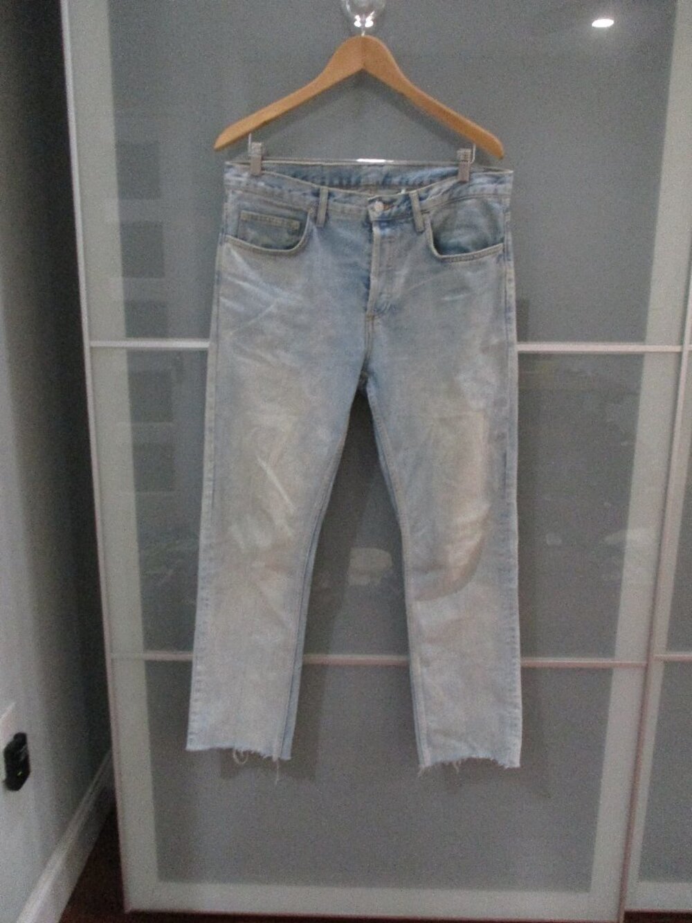 Sandro etroit Raw Hem Straight Leg Light Wash Jeans